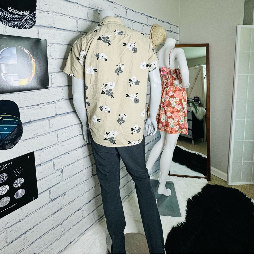 Hollister Floral Print Button Up Shirt - Picture 3 of 6